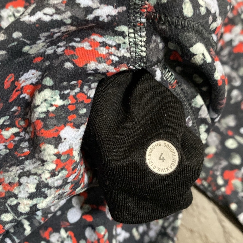 Lululemon Align Crop *21"
Water Blossom Multi Size 4 - Picture 4 of 7